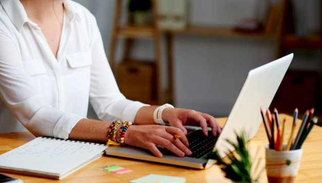 Уряд розширив стаж для надбавок педагогам, що викладали за кордоном